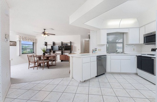 Pebble Beach Apartamento | Bunker Lane Breeze – Rotonda West Pool Retreat