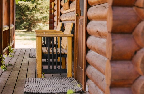 Bozeman Cabina | Bunkhouse 2 at Gallatin Canyon Cabins