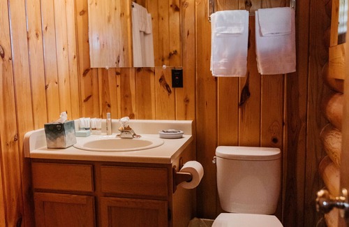 Bozeman Cabina | Bunkhouse 2 at Gallatin Canyon Cabins