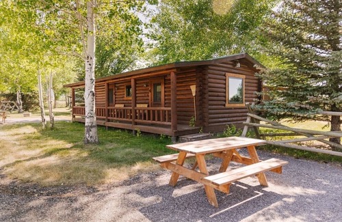 Bozeman Cabina | Bunkhouse 4 at Gallatin Canyon Cabins