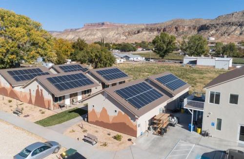 La Verkin Casa | Bunkhouse 5A Under Cottonwood Trees