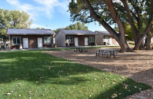 La Verkin Casa | Bunkhouse 5A Under Cottonwood Trees