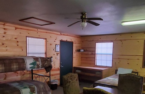 Yantis Cabina | Bunkhouse, Outdoor, Screened In Kitchen!
