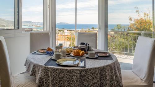 Saronikos Casa | Bunny island- seaview house, private garden , Lagonisi, Attika riviera by Comfortbnb