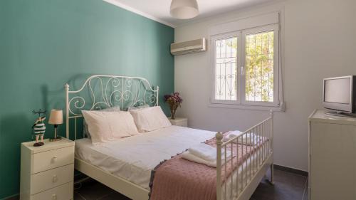 Saronikos Casa | Bunny island- seaview house, private garden , Lagonisi, Attika riviera by Comfortbnb