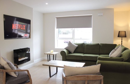 Bunratty Casa | Bunratty Town House No 3 - sleeps 8 guests in 4 bedrooms