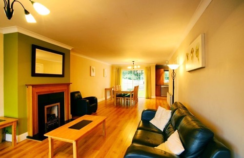 Bunratty Apartamento | Bunratty West 4022 - a two story that sleeps 6 guests in 3 bedrooms