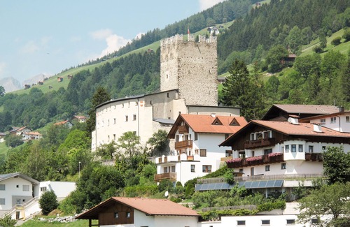 Fliess Casa | Burg Biedenegg mit Schlosscafé by Interhome