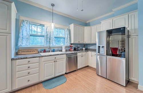 Burgaw Casa | Burgaw House w/ Large Covered Porch & Swing!