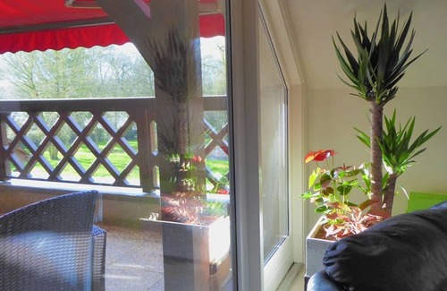 Pontoux Apartamento | Apartamento en Borgoña con balcón, cerca de Beaune, Dijon, Dole, zona tranquila