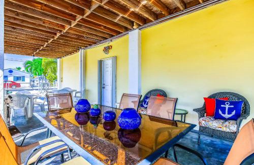 Blue Waters Casa | Burgundy Breeze