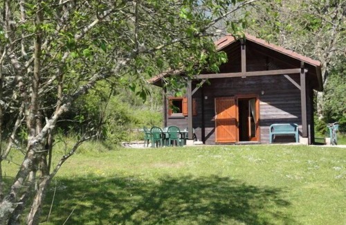 Saint-More Chalet De Esquí | Borgoña, casa rural en un chalet de madera cerca de Vézelay.