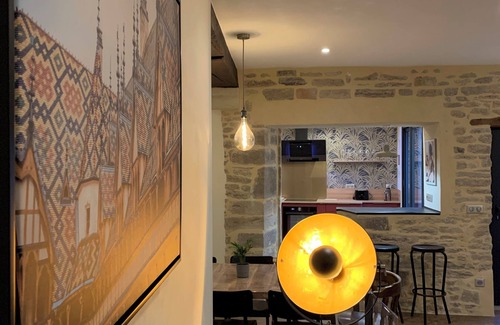 Savigny-les-Beaune Casa | Burgundy house and dovecote in the heart of a magnificent wine village