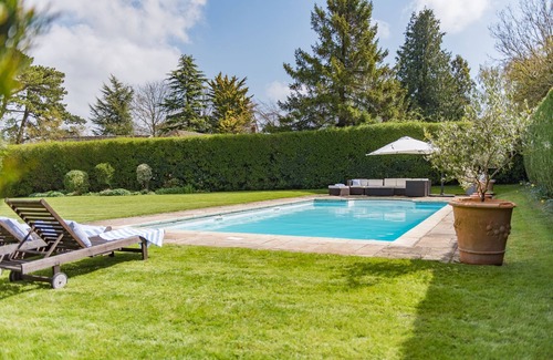 Charing Casa | Burleigh House by Bloom Stays - sleeps 12 guests in 6 bedrooms