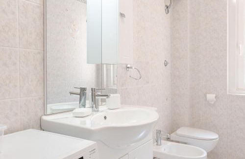 Barriera Vecchia-San Giacomo Apartamento | Burlo Garofalo Elegant Apartment Near Hospital