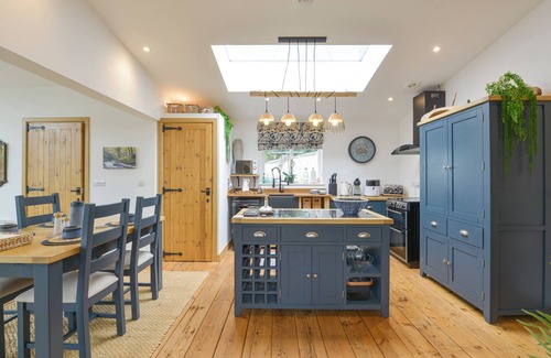 Swimbridge Cabaña | BURLODGE, luxury holiday cottage, with hot tub in Barnstaple