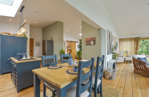 Swimbridge Cabaña | BURLODGE, luxury holiday cottage, with hot tub in Barnstaple