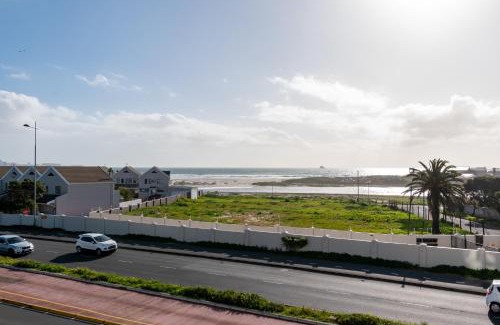 Milnerton Apartamento | Burmeister 202 - 2 Bedroom Apartment Across from Ocean - Onsite Free Parking
