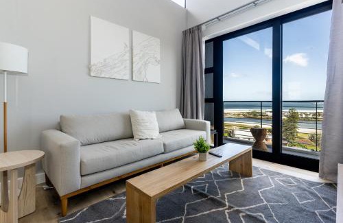Milnerton Apartamento | Burmeister 607 - Top Floor Corner 2 Bedroom Apartment with Sea and Lagoon Views - Onsite Parking