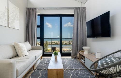 Milnerton Apartamento | Burmeister 607 - Top Floor Corner 2 Bedroom Apartment with Sea and Lagoon Views - Onsite Parking