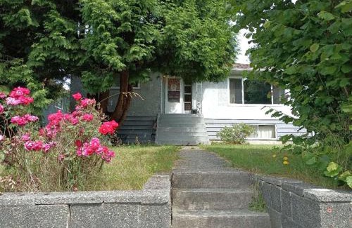 Burnaby Casa | Burnaby house by New Westminster