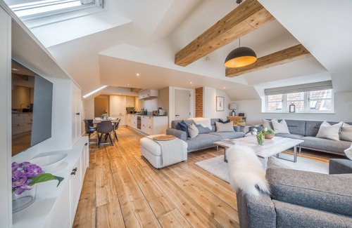 Burnham Market Cabaña | Burnham Loft - sleeps 4 guests in 2 bedrooms