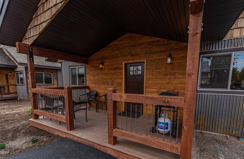 West Yellowstone Cabina | Burnt Hole-Sleeps 4, In Town, a 5 cuadras de Yellowstone Nat. Parque