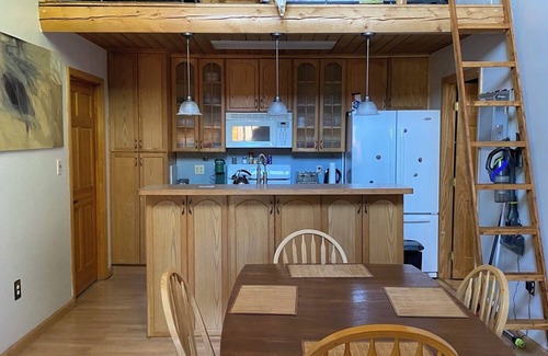 Tok Casa | Burnt Paw House-Modern Comfort in the Last Frontier (For families or casual travelers)