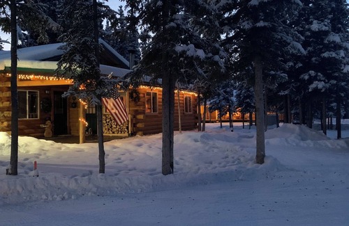Tok Casa | Burnt Paw House-Modern Comfort in the Last Frontier (For families or casual travelers)