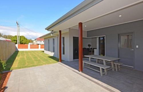 Traviston Casa | Burrum Heads Beauty 2 Streets from the Beach