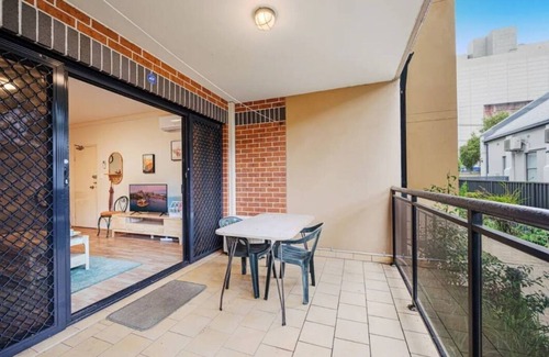Burwood Apartamento | Burwood 2Br Lovely APT near Train with car parking