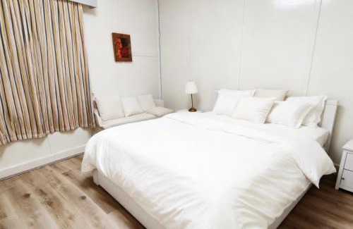 Burwood Casa | Burwood Quiet Central Stay