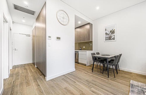 Burwood Apartamento | Burwood stunny apt with Parking Train&Shopping