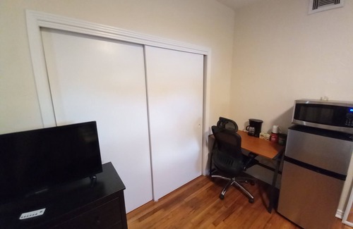 Temple Terrace Apartamento | Busch Gardens private suite with its own entrance, kitchenette, bathroom & patio