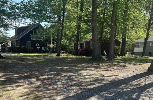 Spring Grove Casa | Busch Gardens-Williamsburg-Fishing-Cornhole-Deck-River View- FIRE TABLE!