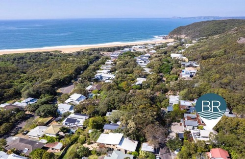 Killcare Casa | Bush and Bay Setting With Easy Walk To Beach