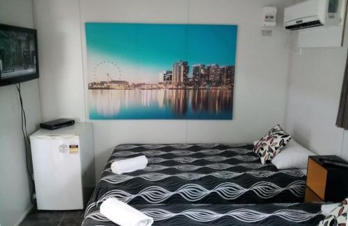 Bororen Otro | Bushchooks Travellers Village