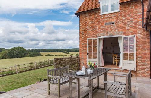 Chiddingstone Hoath Casa | Bushes Oast by Bloom Stays