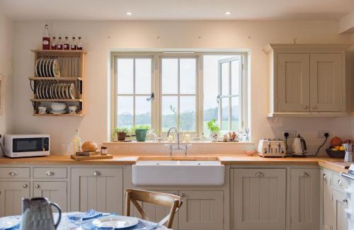 Chiddingstone Hoath Casa | Bushes Oast by Bloom Stays