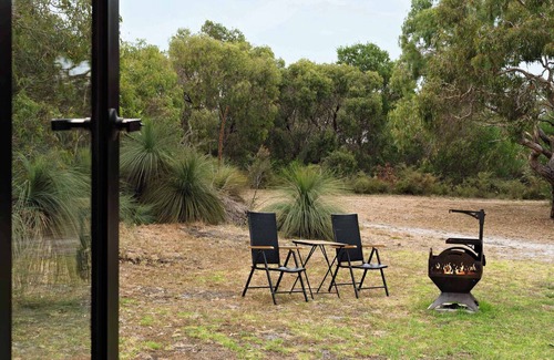 Cashmore Casa | Bushland Haven by Tiny Away