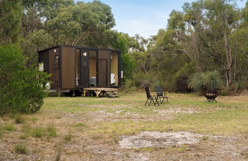 Cashmore Casa | Bushland Haven by Tiny Away