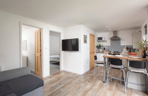 Helford Passage Cabaña | BUSHWOOD LODGE, pet friendly, with a garden in Helston