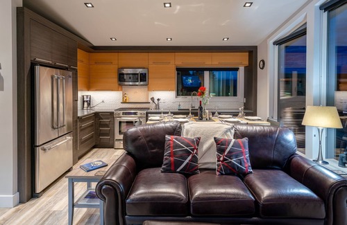 Campbell River Casa | Business # 896433802 Oceanfront, Secluded, Sandy Beach, Private Hot Tub