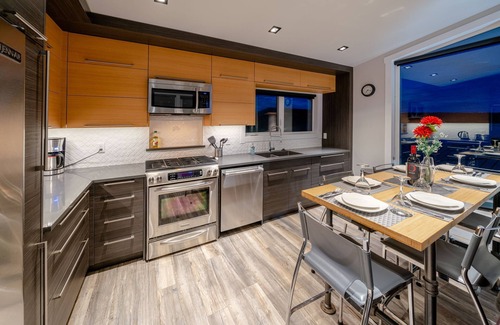 Campbell River Casa | Business # 896433802 Oceanfront, Secluded, Sandy Beach, Private Hot Tub