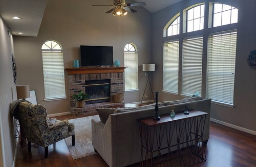 Tulsa Casa | Business / Family Getaway Retreat Sleeps 9