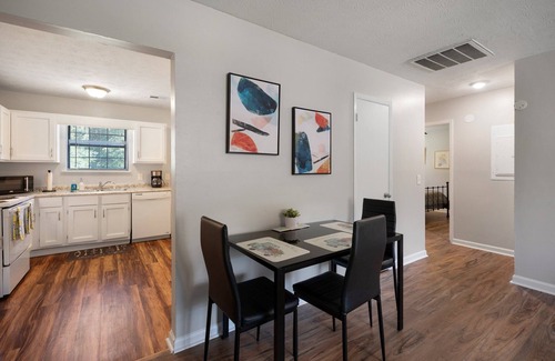 Calhoun Casa | Business-Ready 2 Bedroom Suite