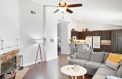 Canyon Country Casa | Business Rental in Beautiful and Safe Stone Crest Neighborhood