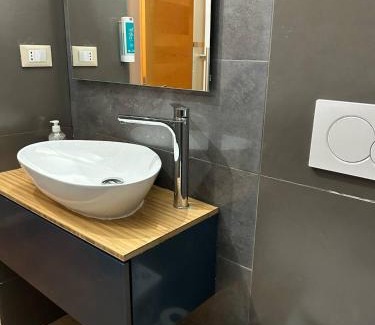 Lavis Apartamento | Business room & private bathroom