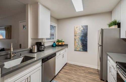 Rocklin Apartamento | Viaje de negocios Friendly Apartment Home / King Bed