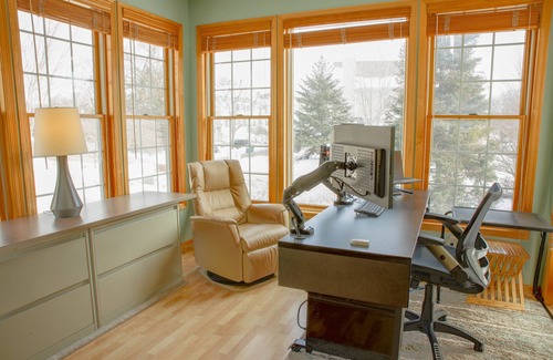 Minnetonka Casa | Business trip & couples friendly, 9 Miles to MPLS, Attached Garage, King Beds